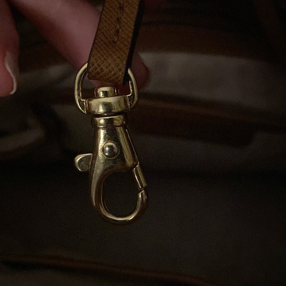 Michael Kors Jet Set Saffiano Leather ZipTop Tote - Tan, Goldtone hardware EUC - Picture 9 of 12